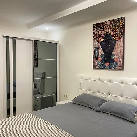 Sa Apartments! Sea View 2bd Flat Apartment *